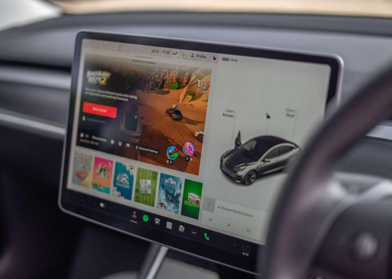 TESLA MODEL 3