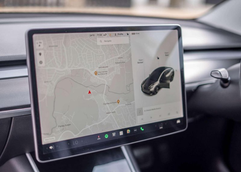 TESLA MODEL 3